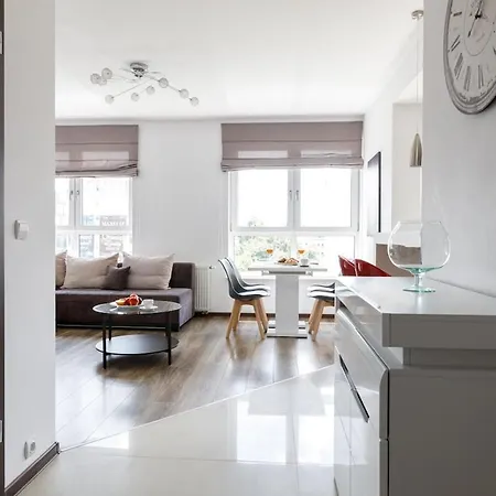 Urban Chic - Great Location - 2 Bedrooms& Legnicka Apartment *