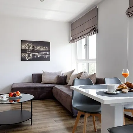 Urban Chic - Great Location - 2 Bedrooms& Legnicka Daire *