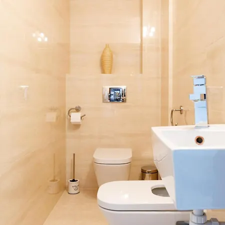 Daire Urban Chic - Great Location - 2 Bedrooms& Legnicka