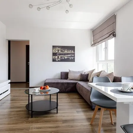 Daire Urban Chic - Great Location - 2 Bedrooms& Legnicka *