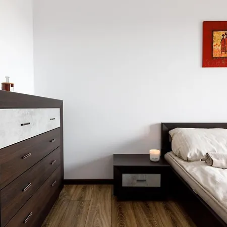 Urban Chic - Great Location - 2 Bedrooms& Legnicka *