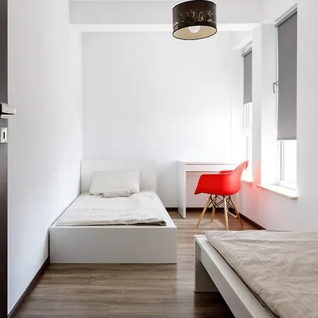 Urban Chic - Great Location - 2 Bedrooms& Legnicka