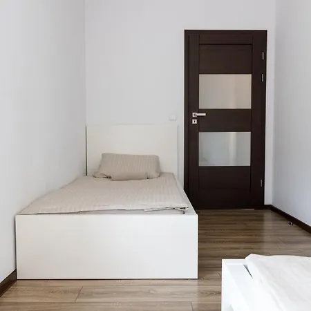 Urban Chic - Great Location - 2 Bedrooms& Legnicka Daire