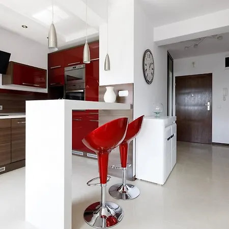 Daire Urban Chic - Great Location - 2 Bedrooms& Legnicka *