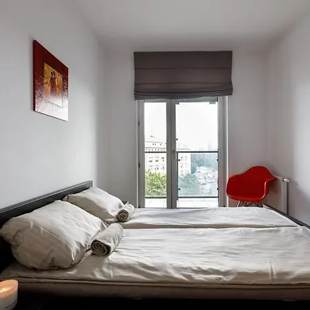 Urban Chic - Great Location - 2 Bedrooms& Legnicka Daire Wroclaw
