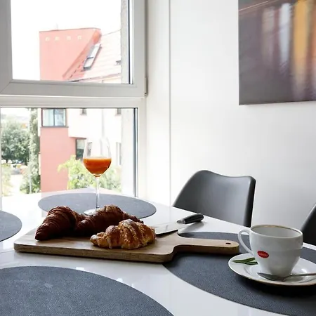 Urban Chic - Great Location - 2 Bedrooms& Legnicka