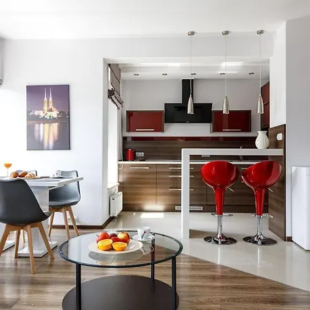 Urban Chic - Great Location - 2 Bedrooms& Legnicka Daire